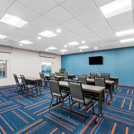 Hampton Inn & Suites Charlotte-Airport Exterior photo