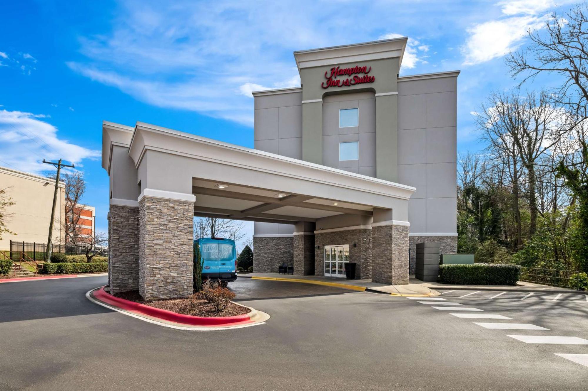 Hampton Inn & Suites Charlotte-Airport Exterior photo