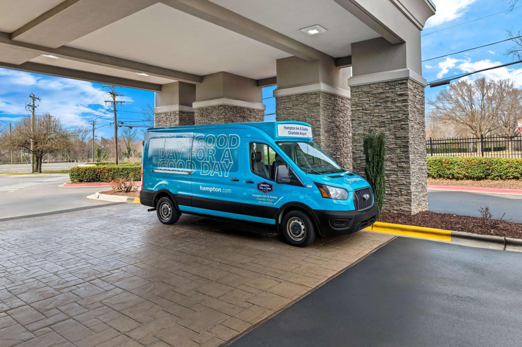 Hampton Inn & Suites Charlotte-Airport Exterior photo